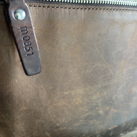 MO851 Leather Messenger Bag-Unisex - Picture 6 of 17